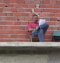 Samo u BiH: Pogledajte kako i odakle je spiker najavio utakmicu (VIDEO)