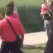 Svećenik opalio romskog svirača nogom u stražnjicu i pritom sočno opsovao (VIDEO)